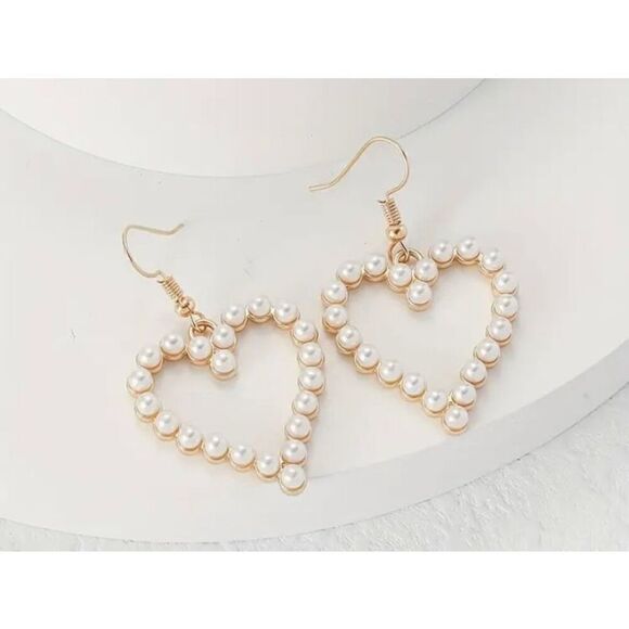 NWT Y2K Bohemian Heart Shaped Faux Pearls With Gold Color Dangle Earrings - Picture 4 of 4